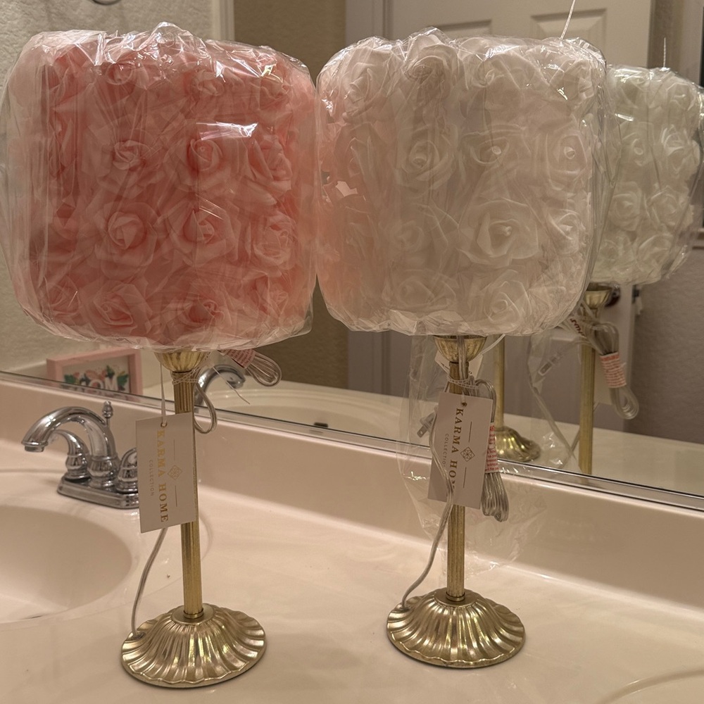 Cottage Core,Whimsical Soft Girl & Soft Boy Aesthetic
White & Pink Rose lamps 2 - Picture 15 of 15